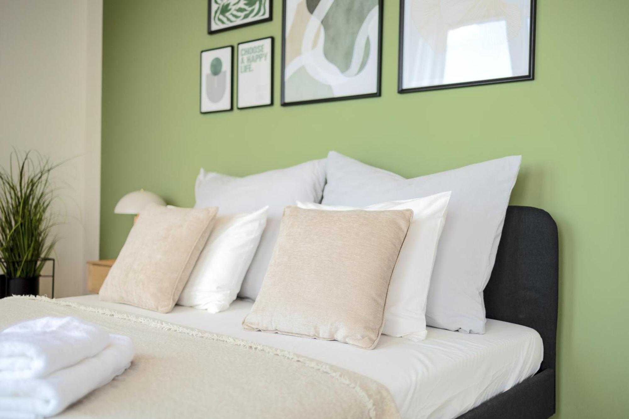 Bright 2br - 8th Floor, Balcony, Free Parking - By Gravity Appartement *