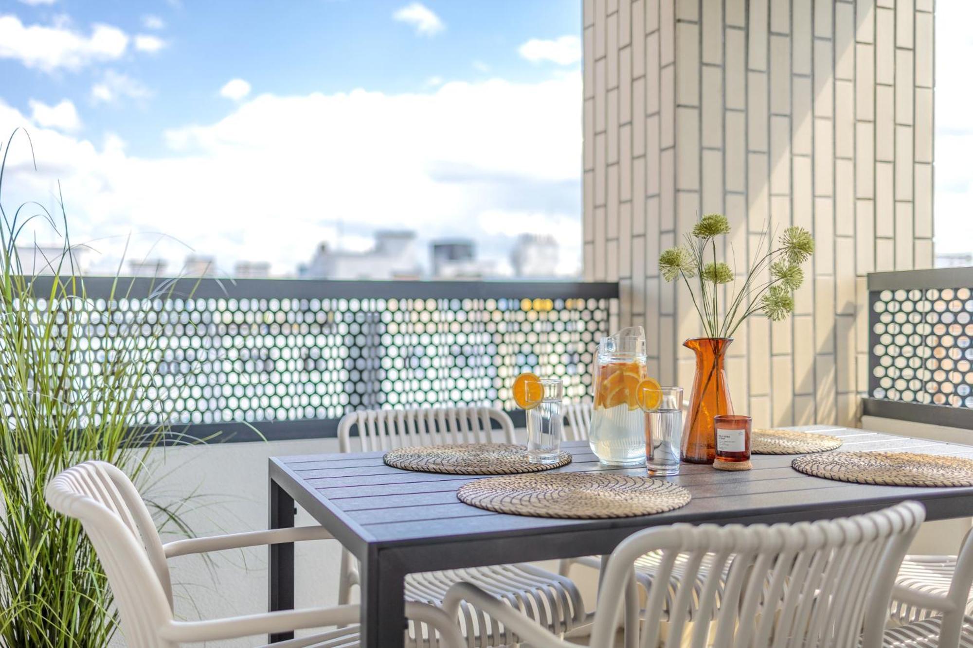 Appartement Bright 2br - 8th Floor, Balcony, Free Parking - By Gravity