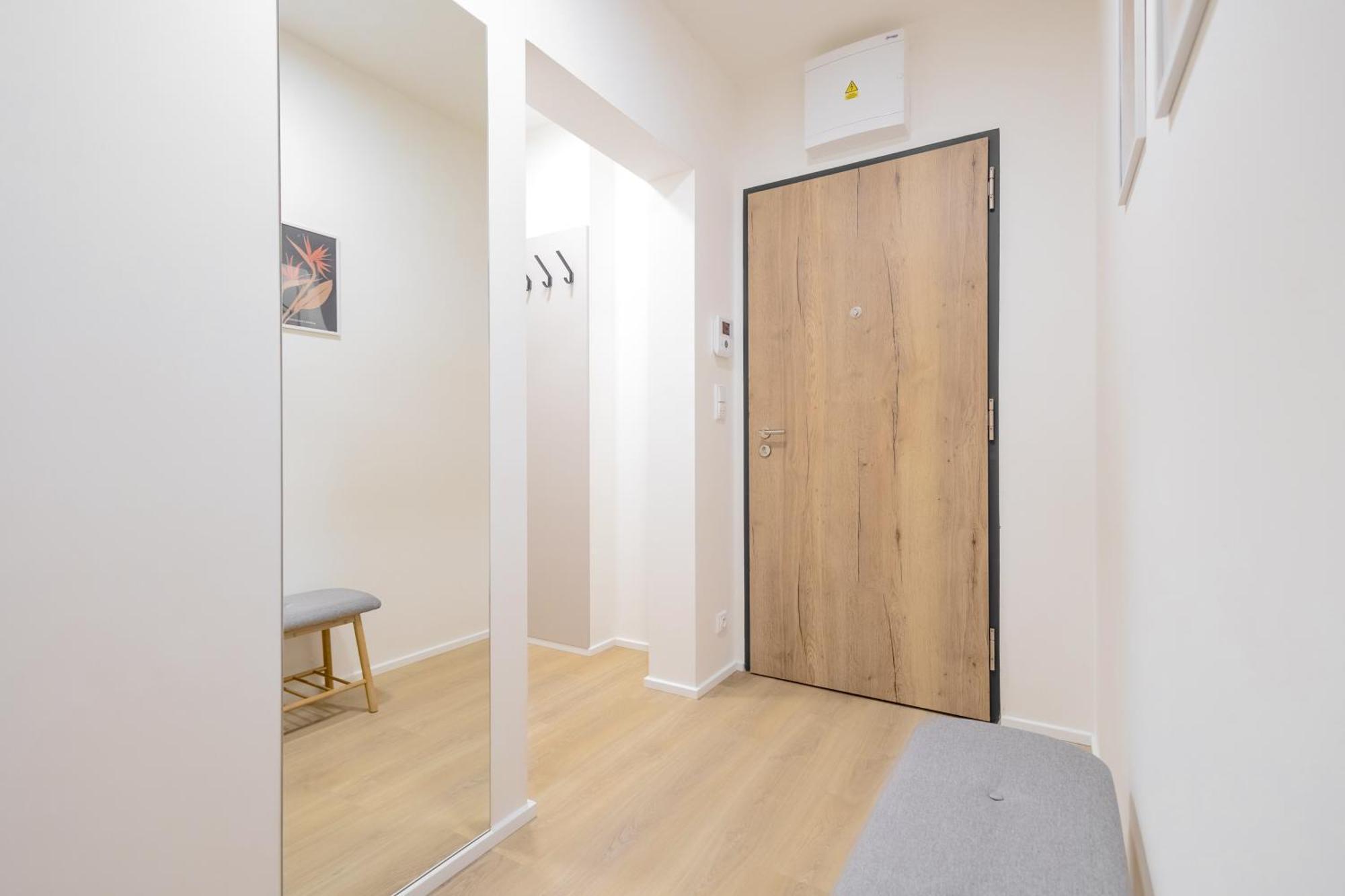 Apartment Bright 2br - 8th Floor, Balcony, Free Parking - By Gravity Prag