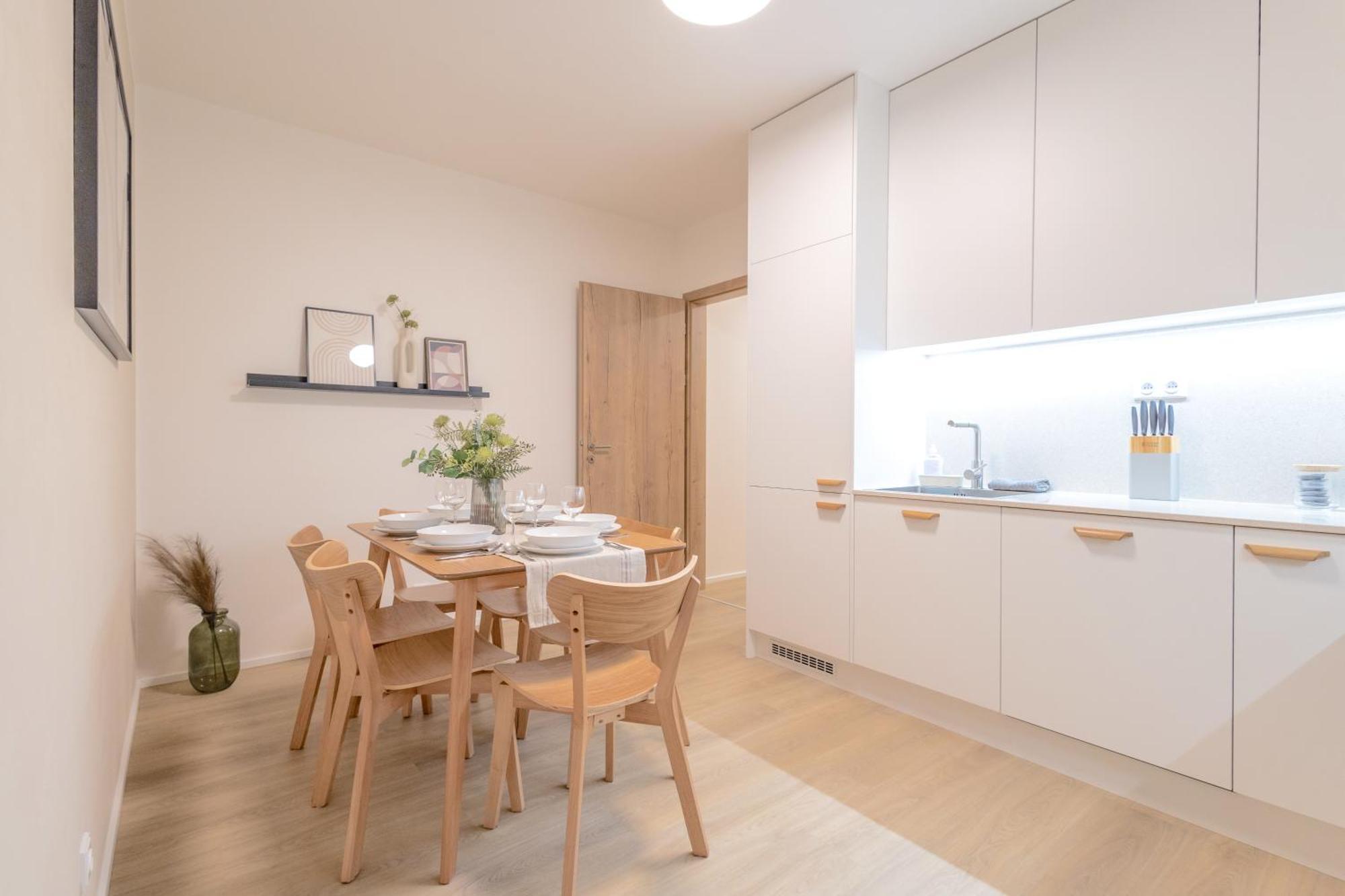 Bright 2br - 8th Floor, Balcony, Free Parking - By Gravity Apartment Prag