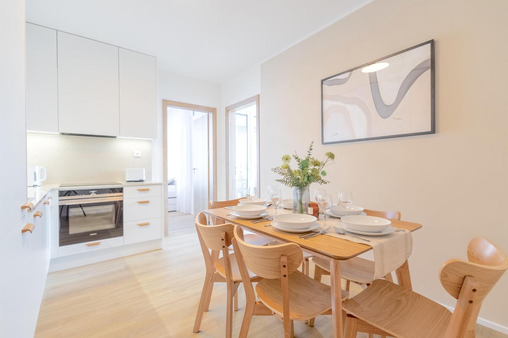 Apartment Bright 2br - 8th Floor, Balcony, Free Parking - By Gravity Prag