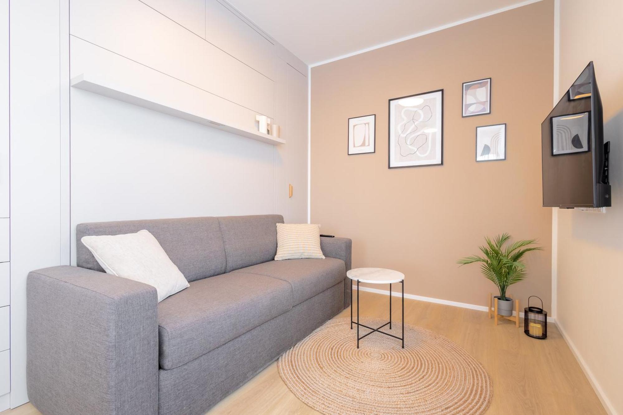 Bright 2br - 8th Floor, Balcony, Free Parking - By Gravity Apartment Prag