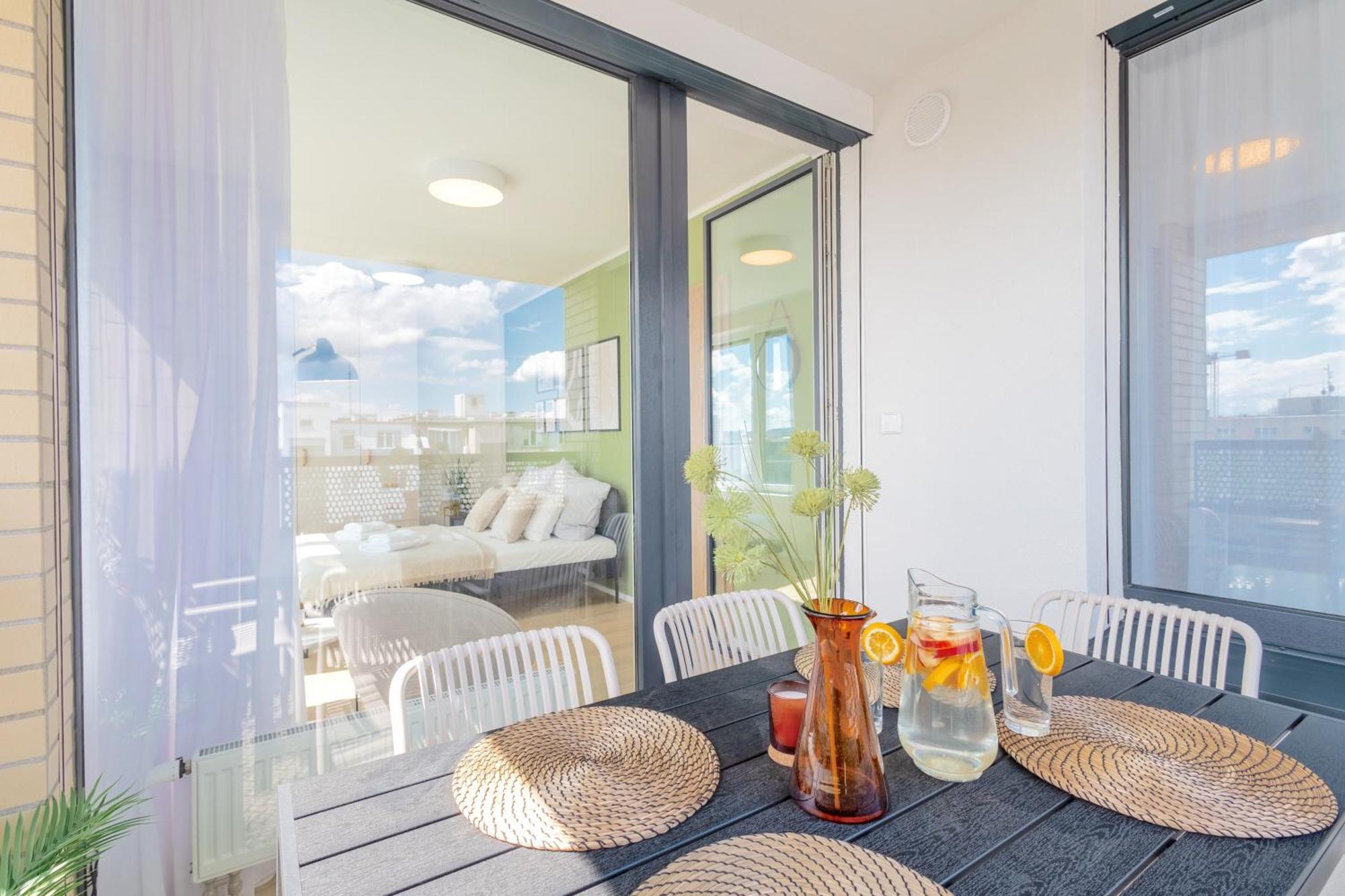 Bright 2br - 8th Floor, Balcony, Free Parking - By Gravity Apartment Prag